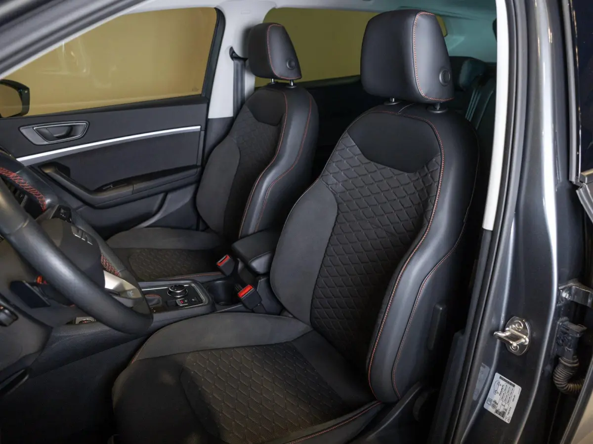 1.5 TSI FR Business Intense / 150pk / Panorama dak / Achteruitrij camera / Stoel en stuur verwarming /