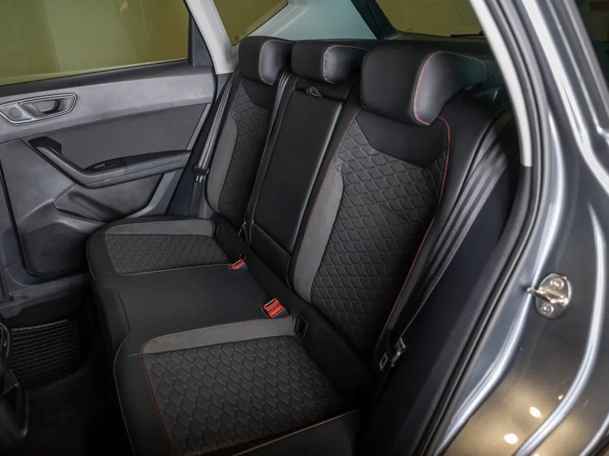 1.5 TSI FR Business Intense / 150pk / Panorama dak / Achteruitrij camera / Stoel en stuur verwarming /