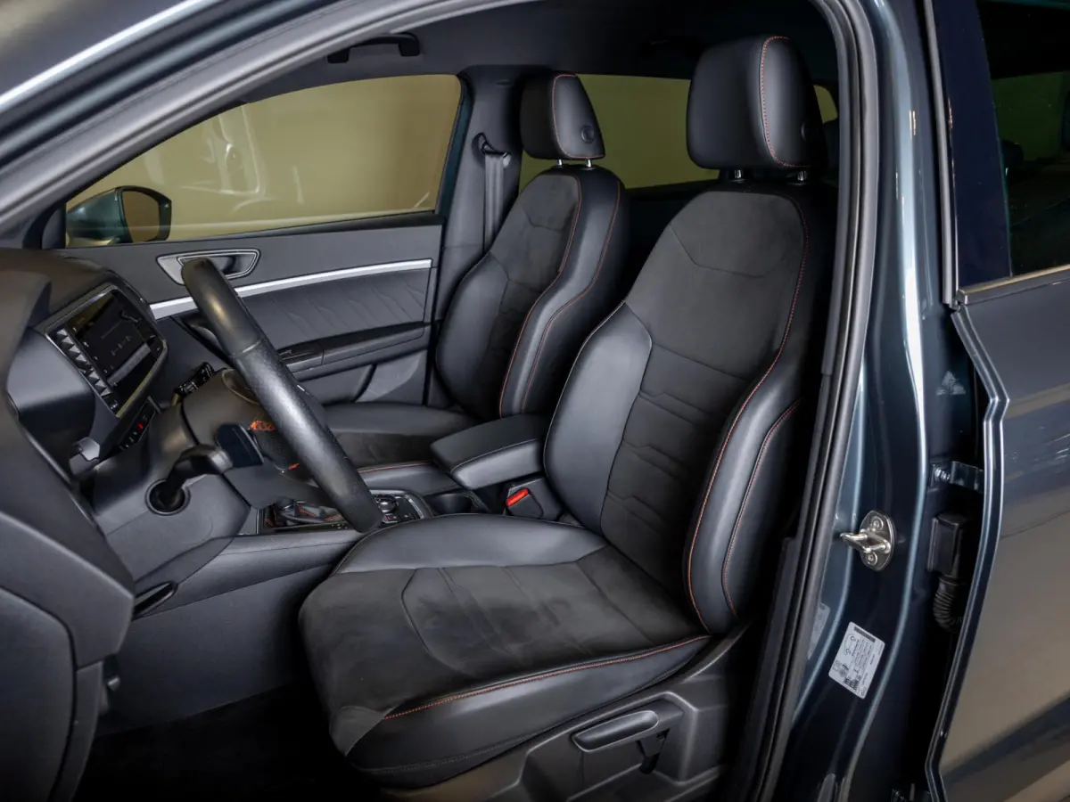 1.5 TSI FR Business Intense / 150pk / Stoel en stuurverwarming / Achteruitrij camera /