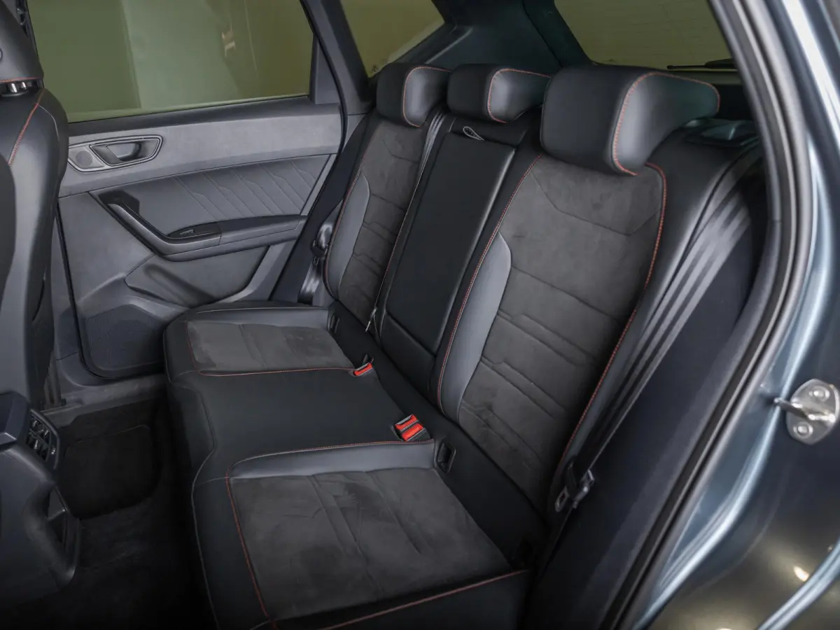 1.5 TSI FR Business Intense / 150pk / Stoel en stuurverwarming / Achteruitrij camera /