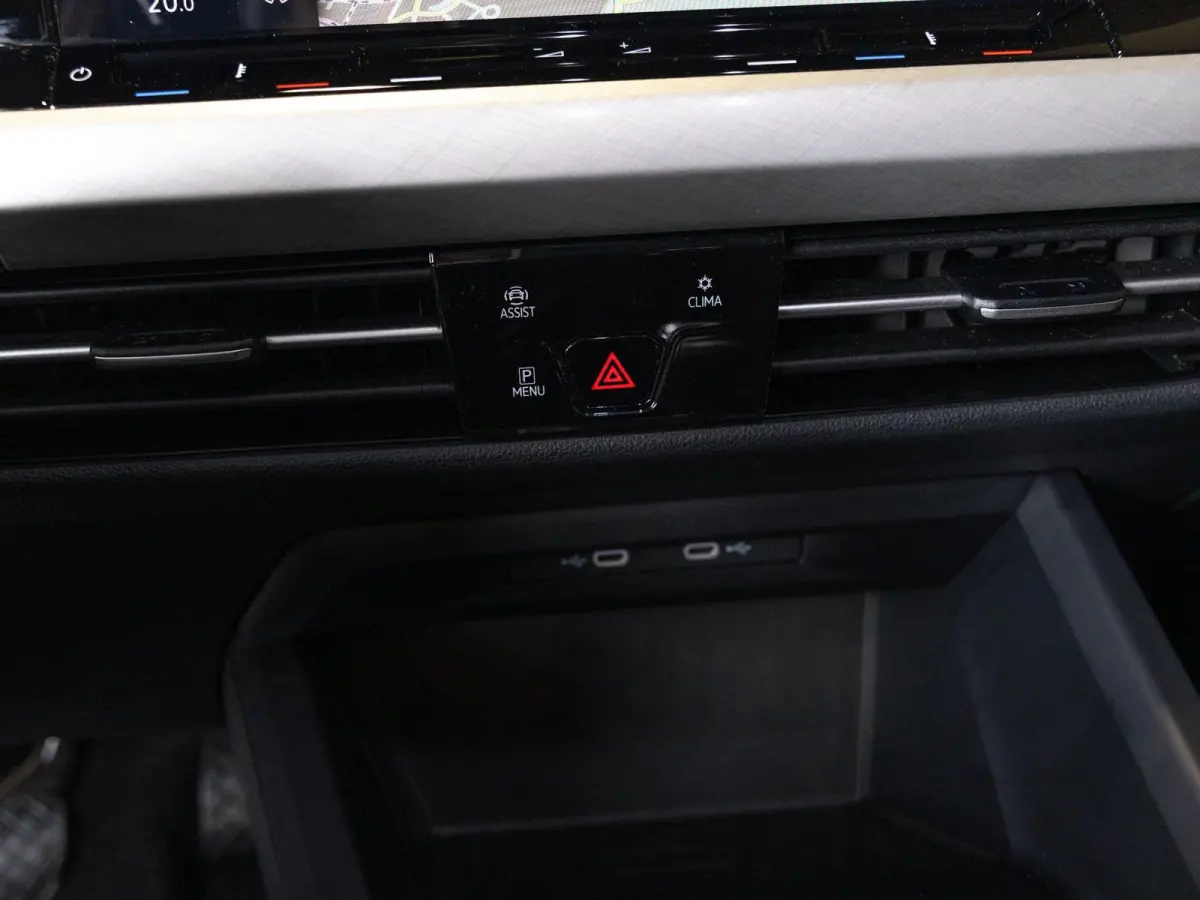 1.0 TSI Life / 110pk / Cruise / Airco / Klimaatregeling / Navigatie / Apple Carplay