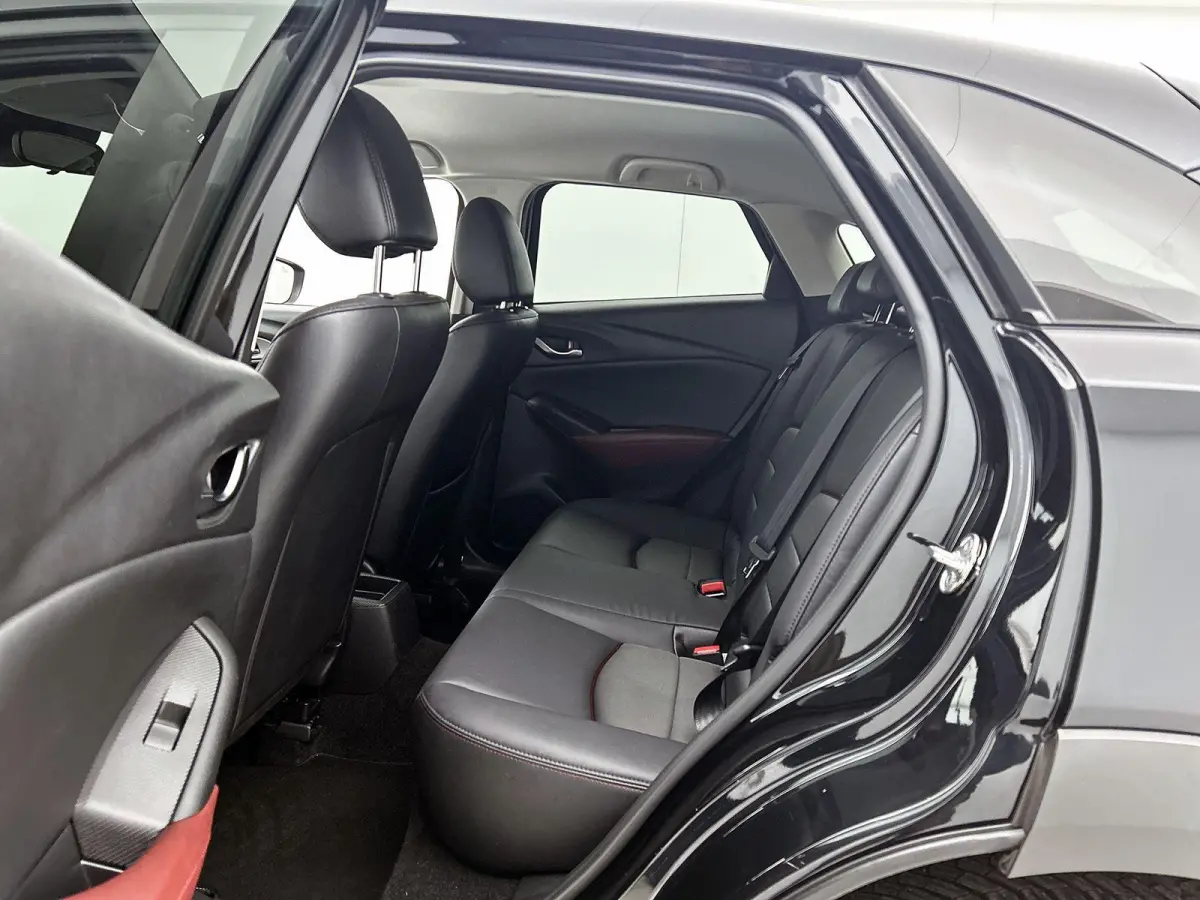 2.0 120pk GT-M Automaat | Navigatie | Head-Up Display | Climate Control | Adaptieve Cruise Control | Camera | 18"LMV | LED | Stoelverwarming | Dodehoekdetectie | Apple Carplay/Android Auto |