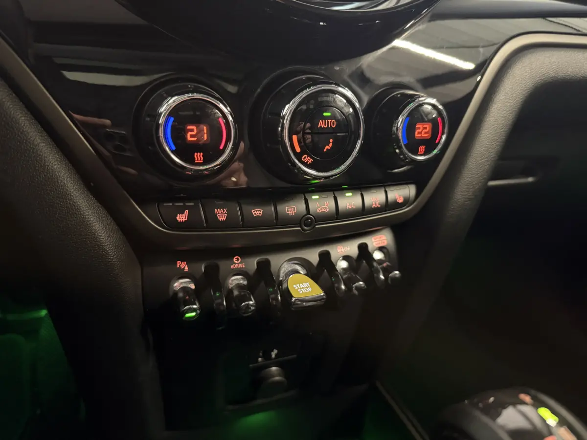 2.0 Cooper SE ALL4 Pano/H&K/Leder/Camera