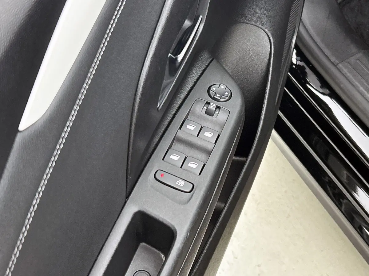 1.2 110pk Hybrid GS Automaat | Navigatie | Climate Control | Cruise Control | Camera | 16"LMV | Keyless Entry/Start | LED | Apple Carplay/Android Auto |