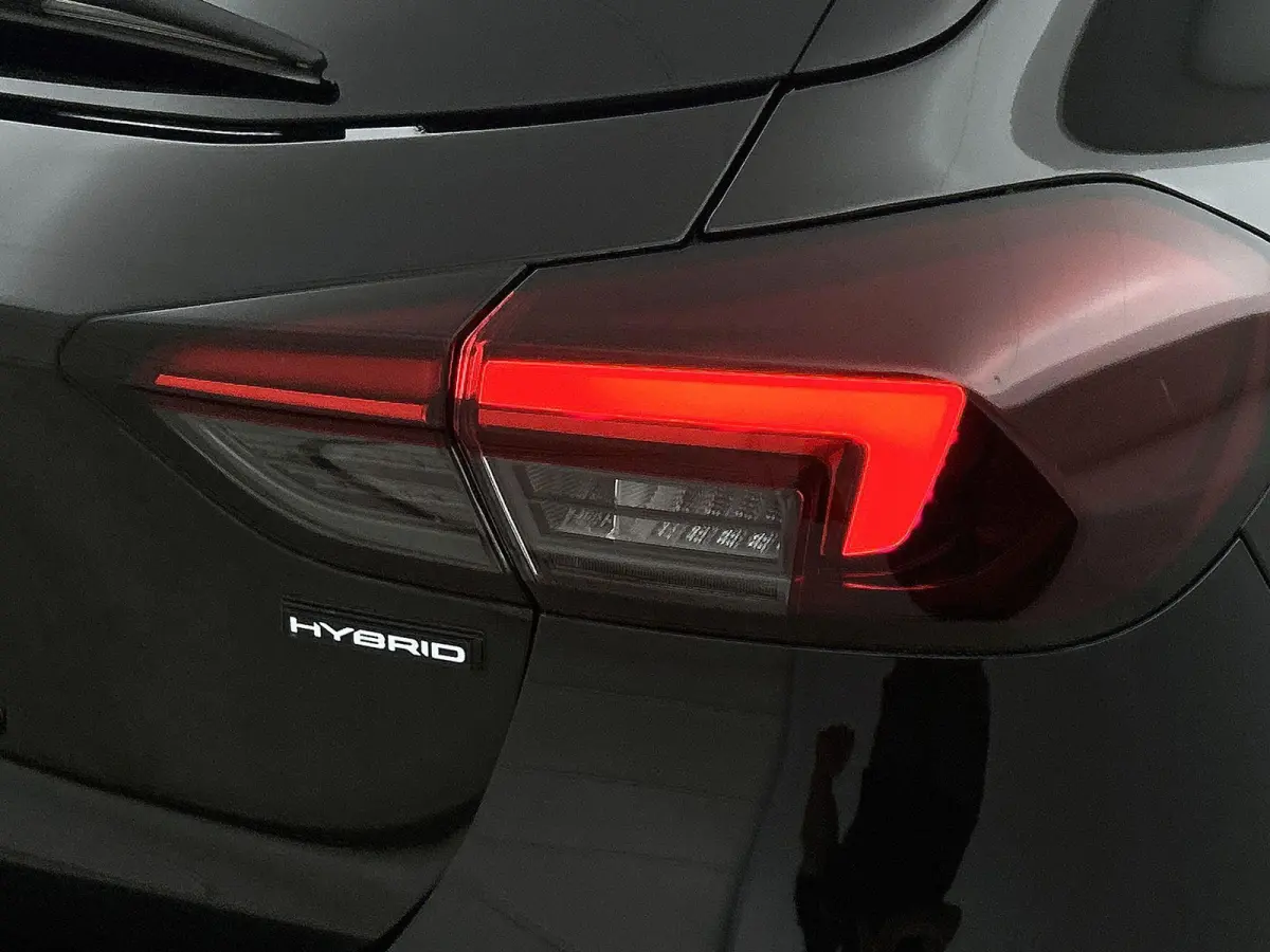 1.2 110pk Hybrid GS Automaat | Navigatie | Climate Control | Cruise Control | Camera | 16"LMV | Keyless Entry/Start | LED | Apple Carplay/Android Auto |