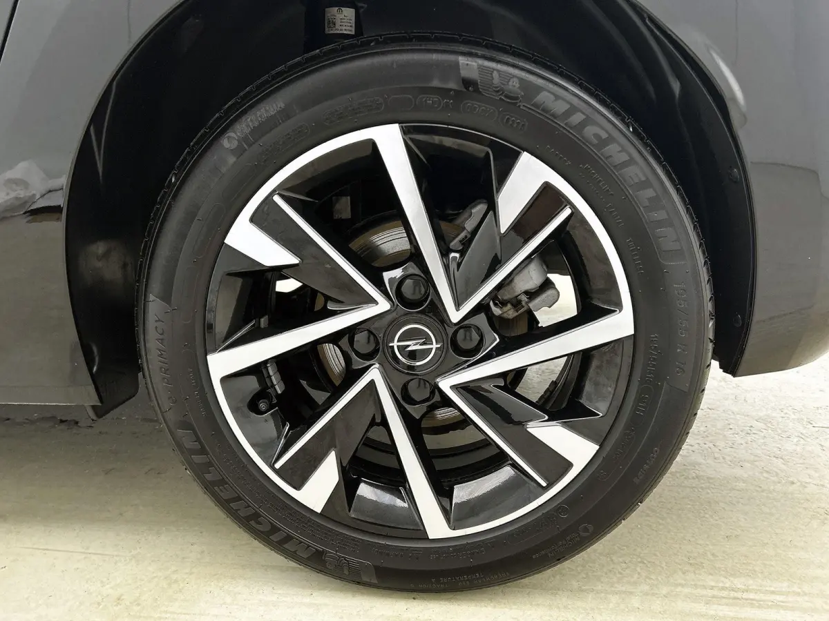 1.2 110pk Hybrid GS Automaat | Navigatie | Climate Control | Cruise Control | Camera | 16"LMV | Keyless Entry/Start | LED | Apple Carplay/Android Auto |