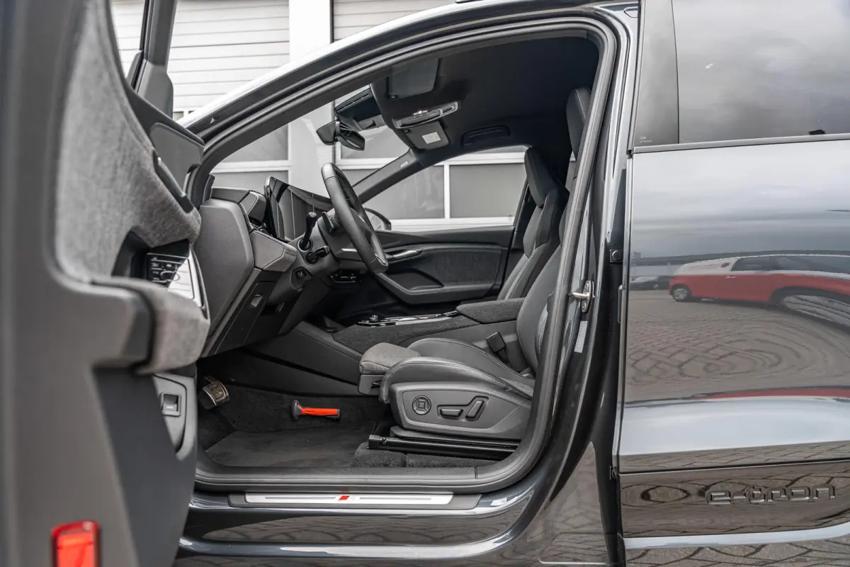 Performance 306pk Advanced edition 100 kWh | Trekhaak | Luchtvering | 360 camera | 20'' Velgen