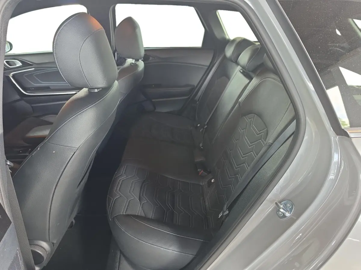 1.0 T-GDi MHEV Design Edition Automaat | Elektrische achterklep | Privacy glass