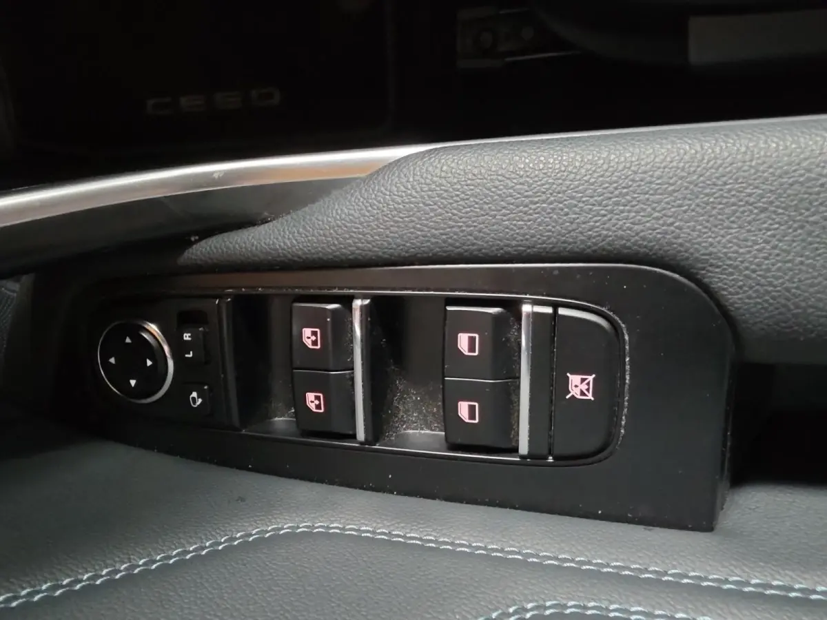 1.0 T-GDi MHEV Design Edition Automaat | Elektrische achterklep | Privacy glass