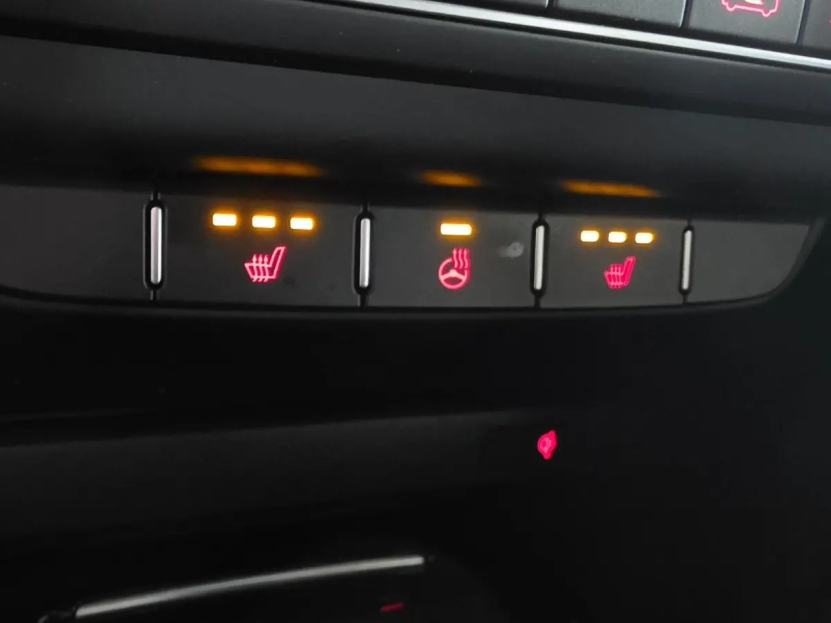1.0 T-GDi MHEV Design Edition Automaat | Elektrische achterklep | Privacy glass