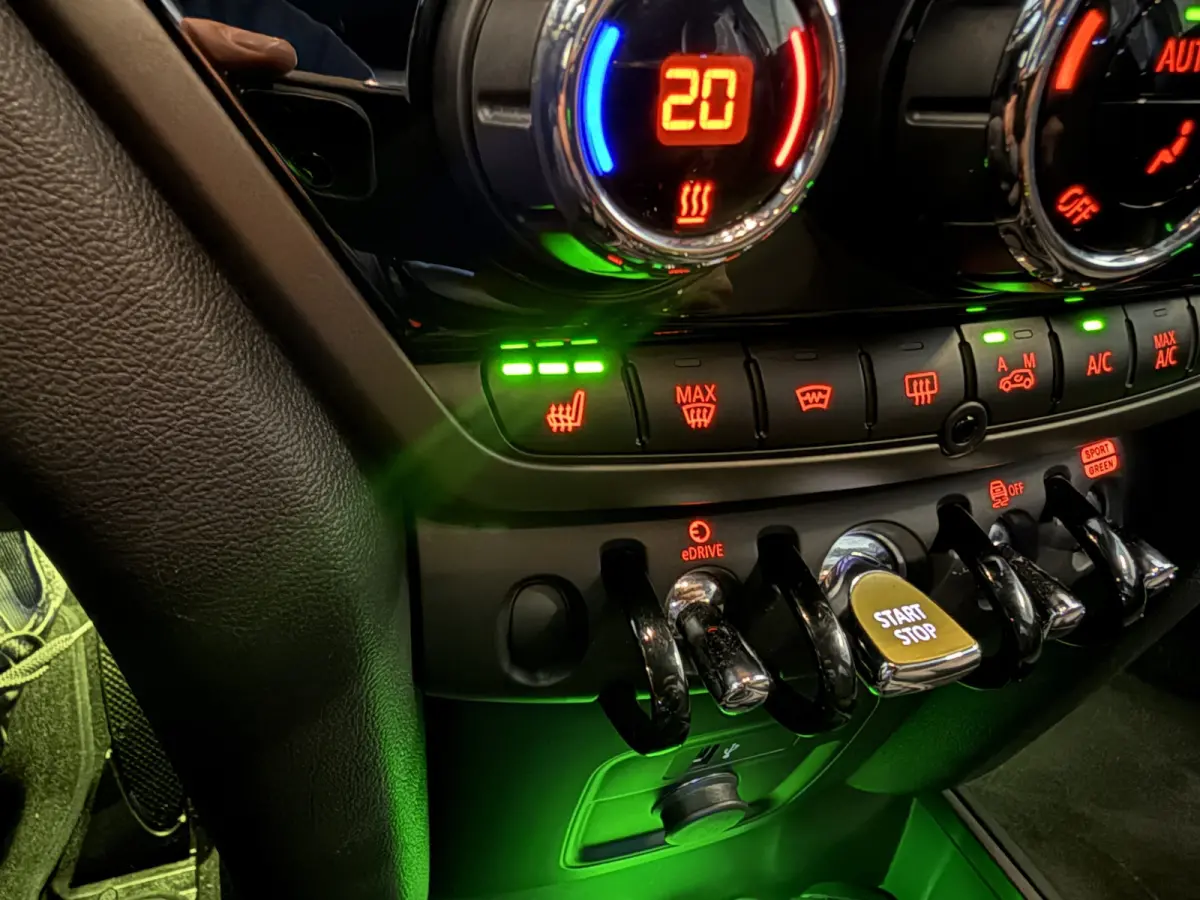 2.0 Cooper SE ALL4 Camera/Leder/Apple/Elec stoel