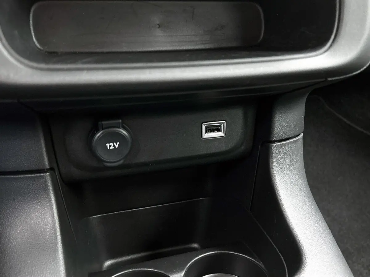 1.2 82pk Feel Edition | Navigatie | Climate Control | Cruise Control | Parkeersensoren | 16"LMV | LED | Apple Carplay/Android Auto |