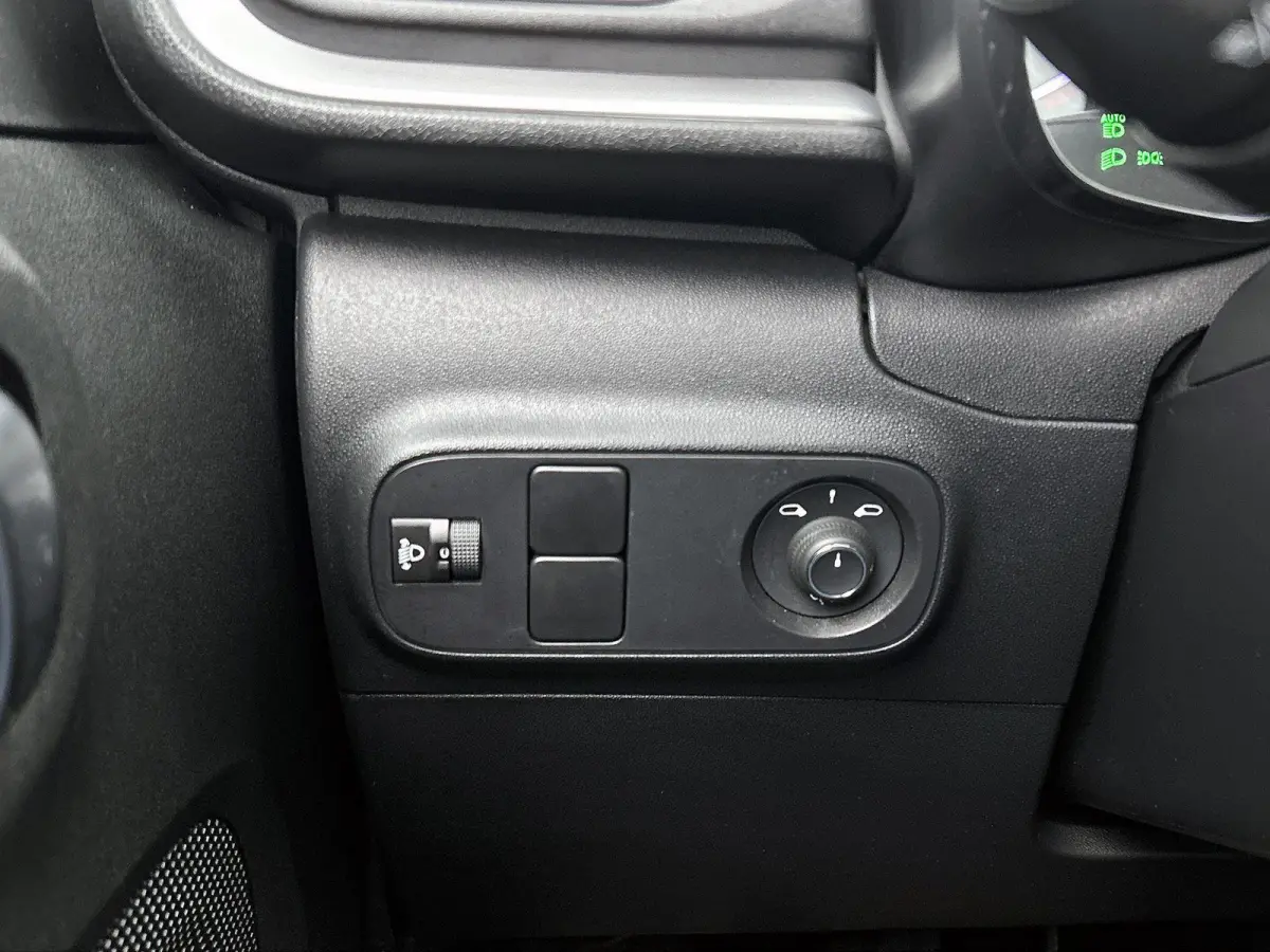 1.2 82pk Feel Edition | Navigatie | Climate Control | Cruise Control | Parkeersensoren | 16"LMV | LED | Apple Carplay/Android Auto |