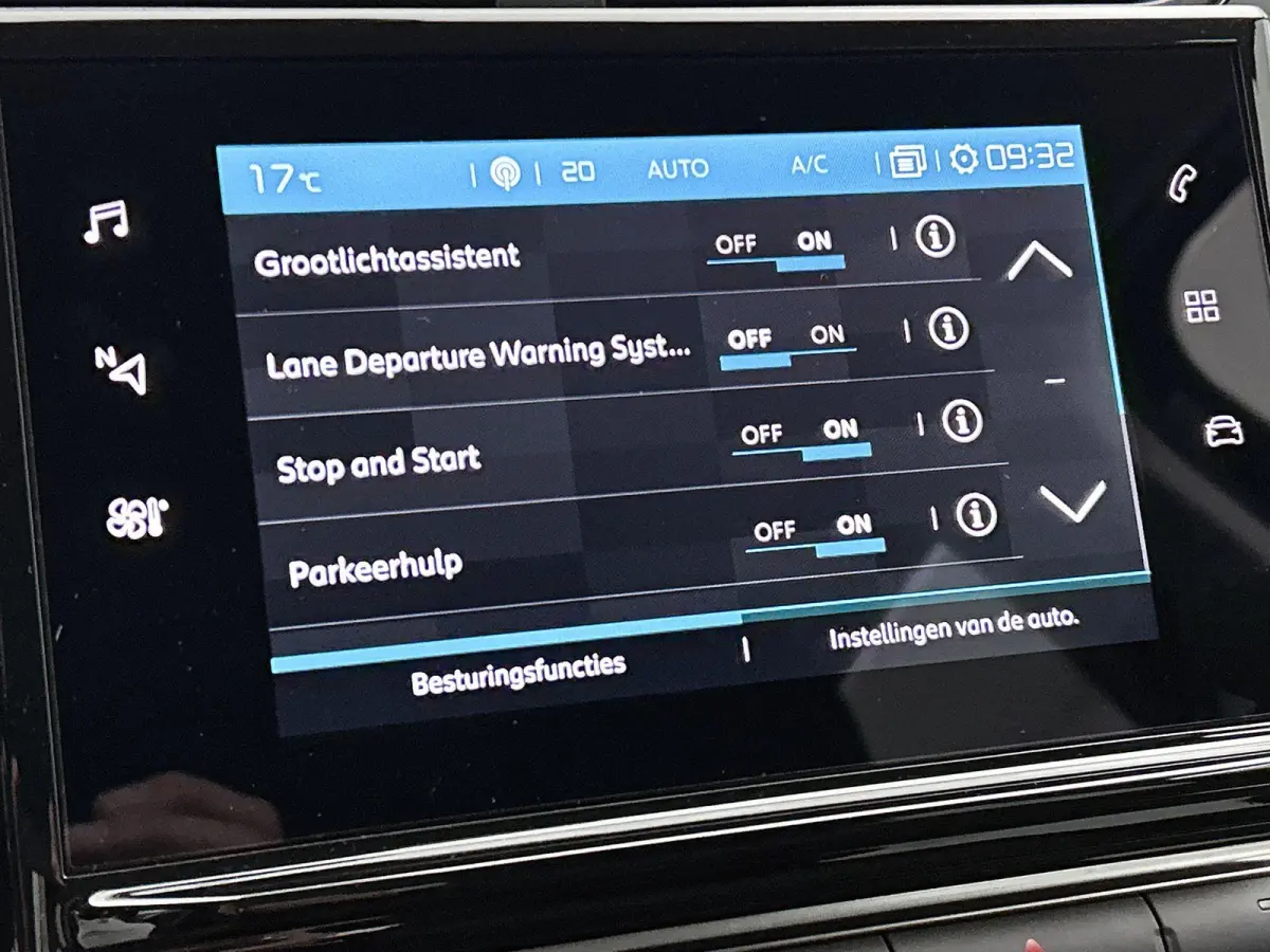 1.2 82pk Feel Edition | Navigatie | Climate Control | Cruise Control | Parkeersensoren | 16"LMV | LED | Apple Carplay/Android Auto |