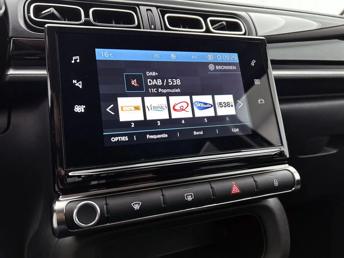 1.2 82pk Feel Edition | Navigatie | Climate Control | Cruise Control | Parkeersensoren | 16"LMV | LED | Apple Carplay/Android Auto |
