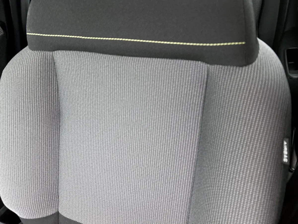 1.2 82pk Feel Edition | Navigatie | Climate Control | Cruise Control | Parkeersensoren | 16"LMV | LED | Apple Carplay/Android Auto |