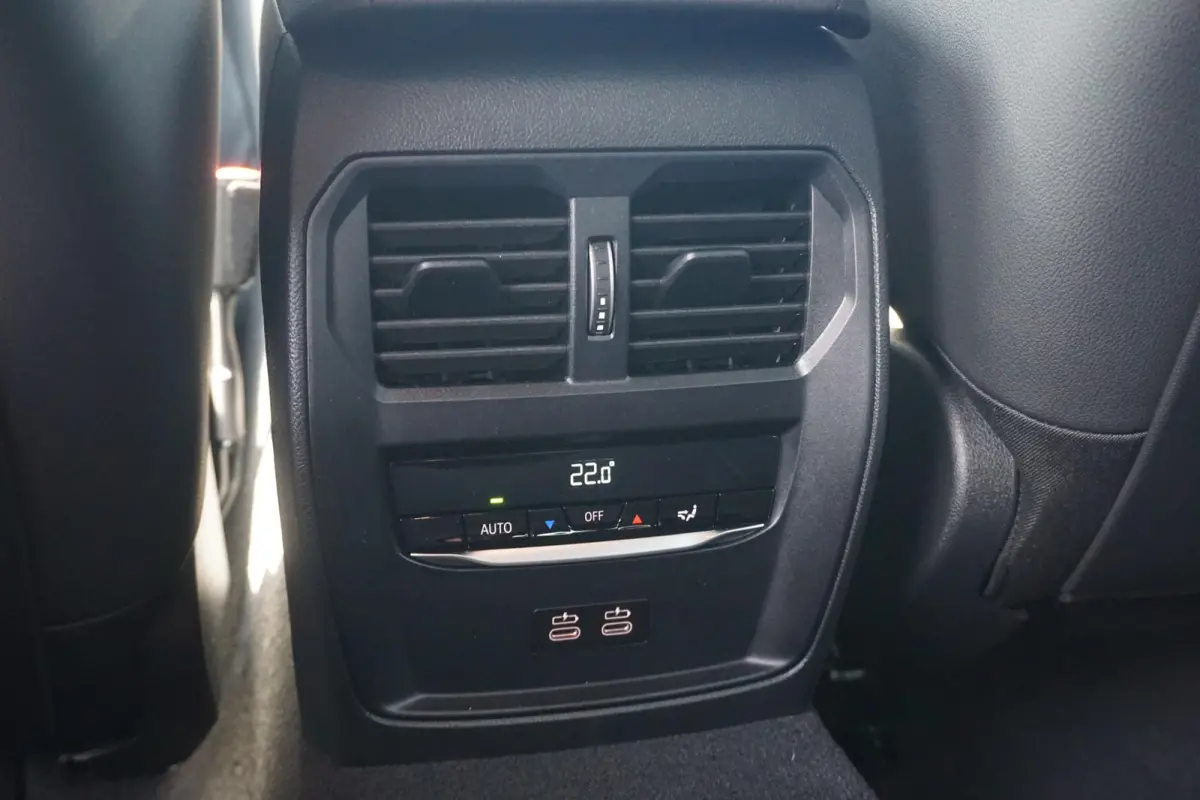 420i | M Sportpakket Pro | Stoel & Stuurwielverwarming | HiFi Systeem | Comfort Access | Camera | Parkeersensoren voor én achter | Adaptive LED Koplampen
