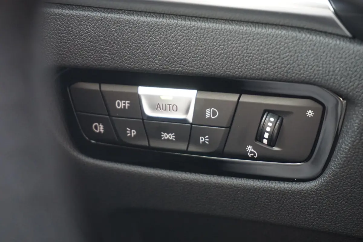 420i | M Sportpakket Pro | Stoel & Stuurwielverwarming | HiFi Systeem | Comfort Access | Camera | Parkeersensoren voor én achter | Adaptive LED Koplampen