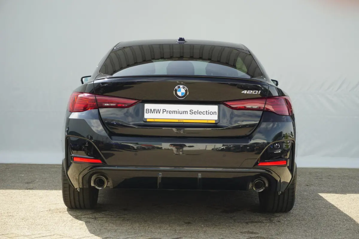 420i | M Sportpakket Pro | Stoel & Stuurwielverwarming | HiFi Systeem | Comfort Access | Camera | Parkeersensoren voor én achter | Adaptive LED Koplampen