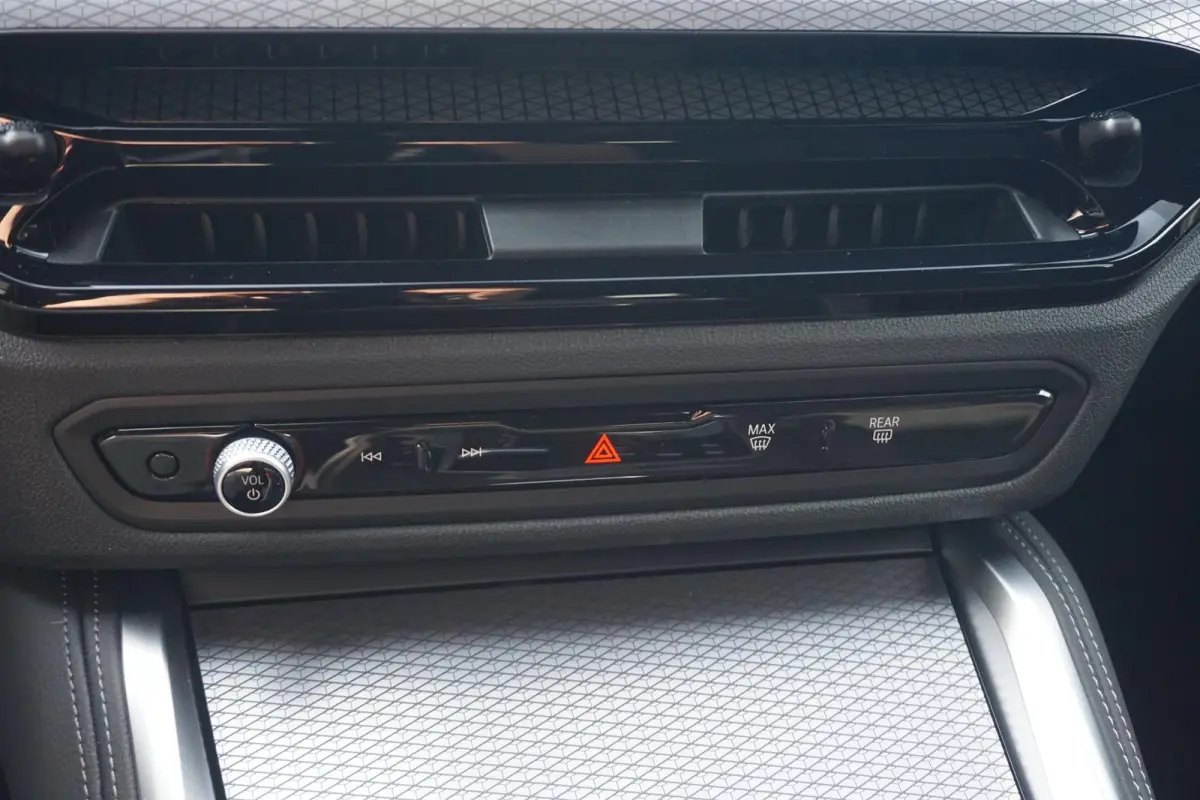 420i | M Sportpakket Pro | Stoel & Stuurwielverwarming | HiFi Systeem | Comfort Access | Camera | Parkeersensoren voor én achter | Adaptive LED Koplampen