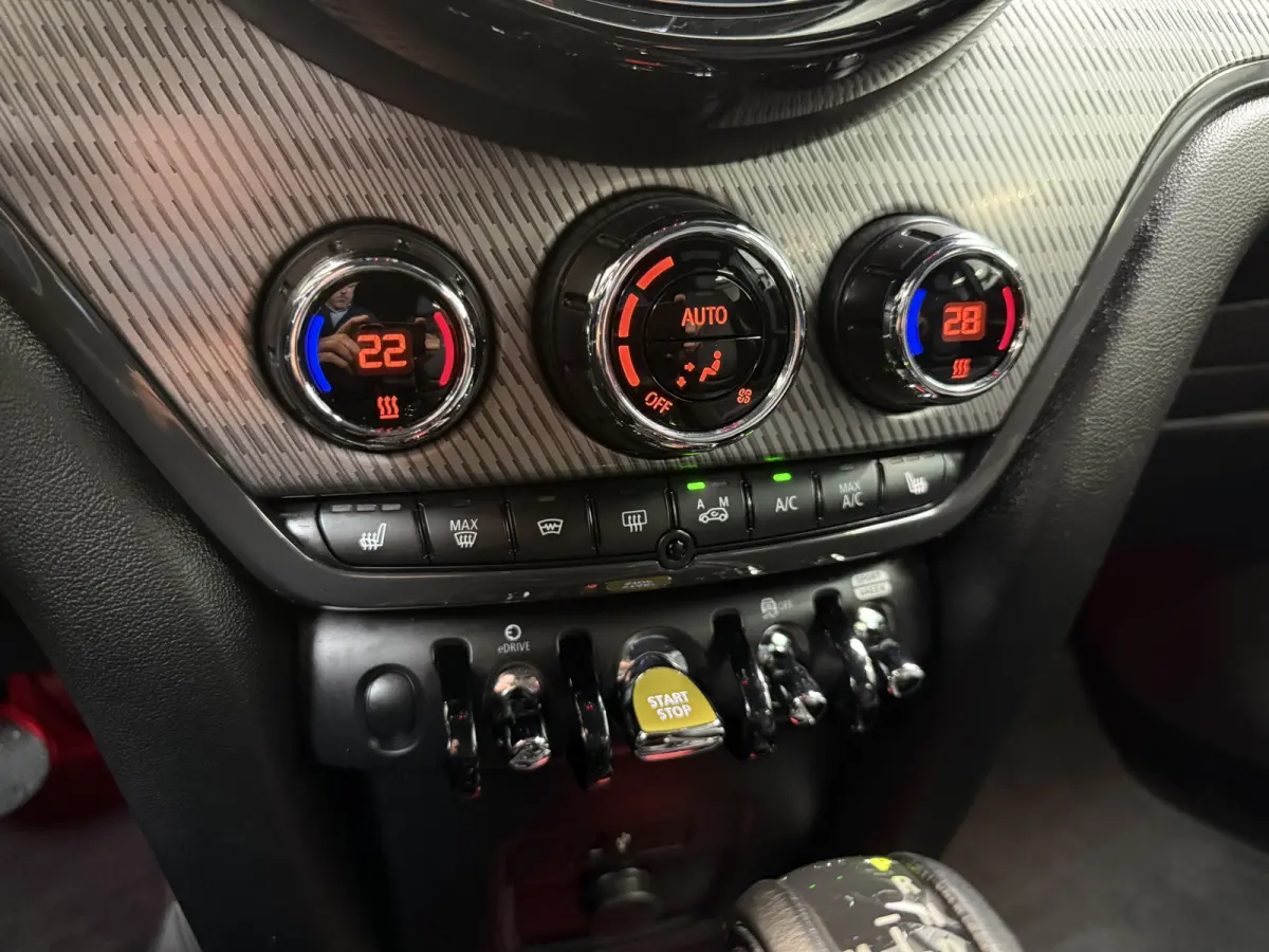 2.0 Cooper SE ALL4 Leder/Camera/Memory/Apple