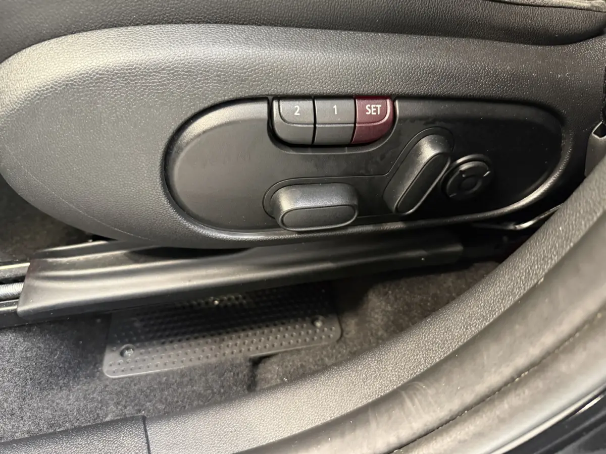 2.0 Cooper SE ALL4 Leder/Camera/Memory/Apple