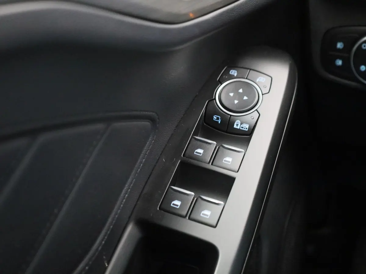 1.0 EcoBoost Titanium X Business Automaat