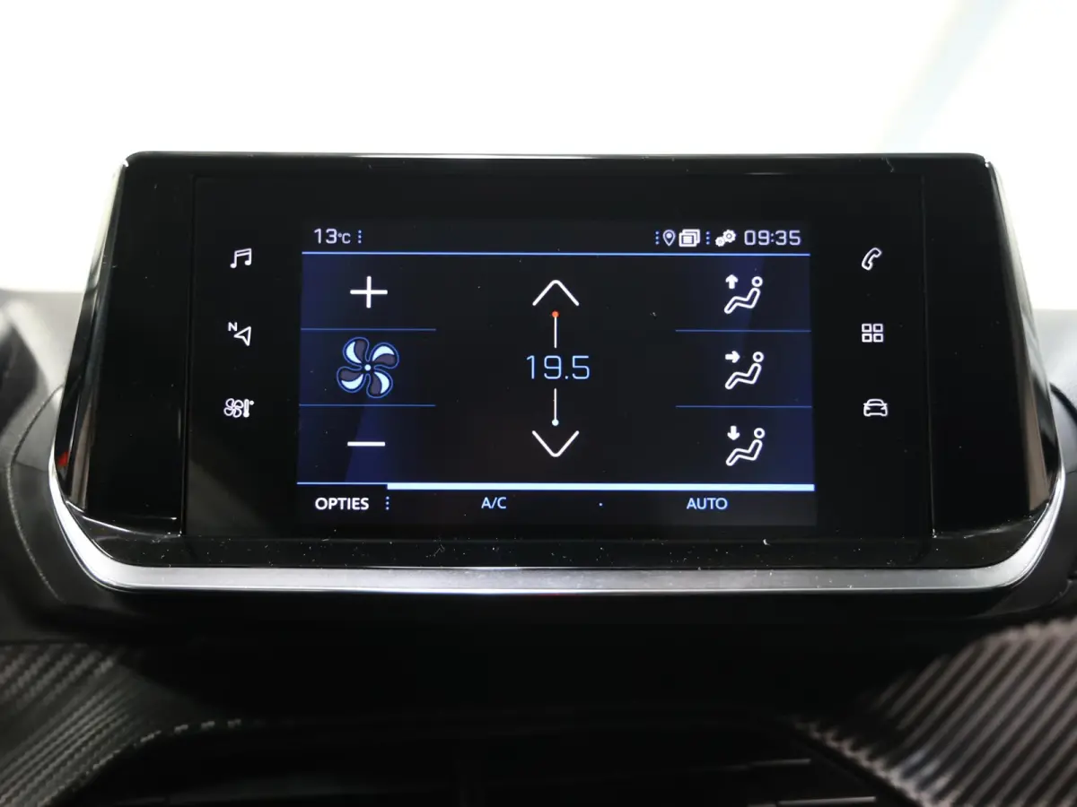 Allure 100pk Automaat | 1ste eigenaar | AppleCarplay/AndroidAuto | Parkeersensoren | FULL LED | Navigatie | Lederen Stuurwiel | Climate Control | Cruise Control | 16" LMV | Isofix | Privacy 