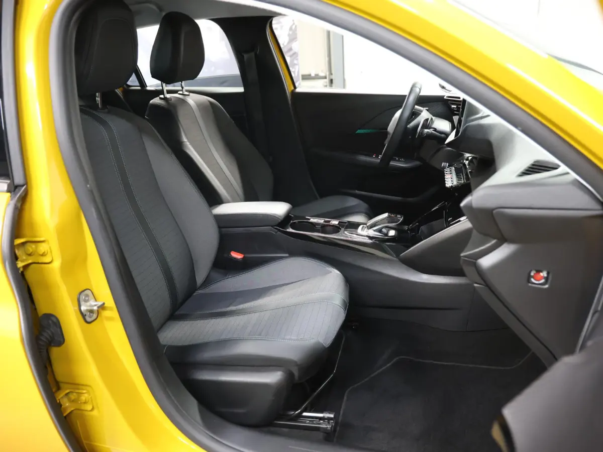 Allure 100pk Automaat | 1ste eigenaar | AppleCarplay/AndroidAuto | Parkeersensoren | FULL LED | Navigatie | Lederen Stuurwiel | Climate Control | Cruise Control | 16" LMV | Isofix | Privacy 