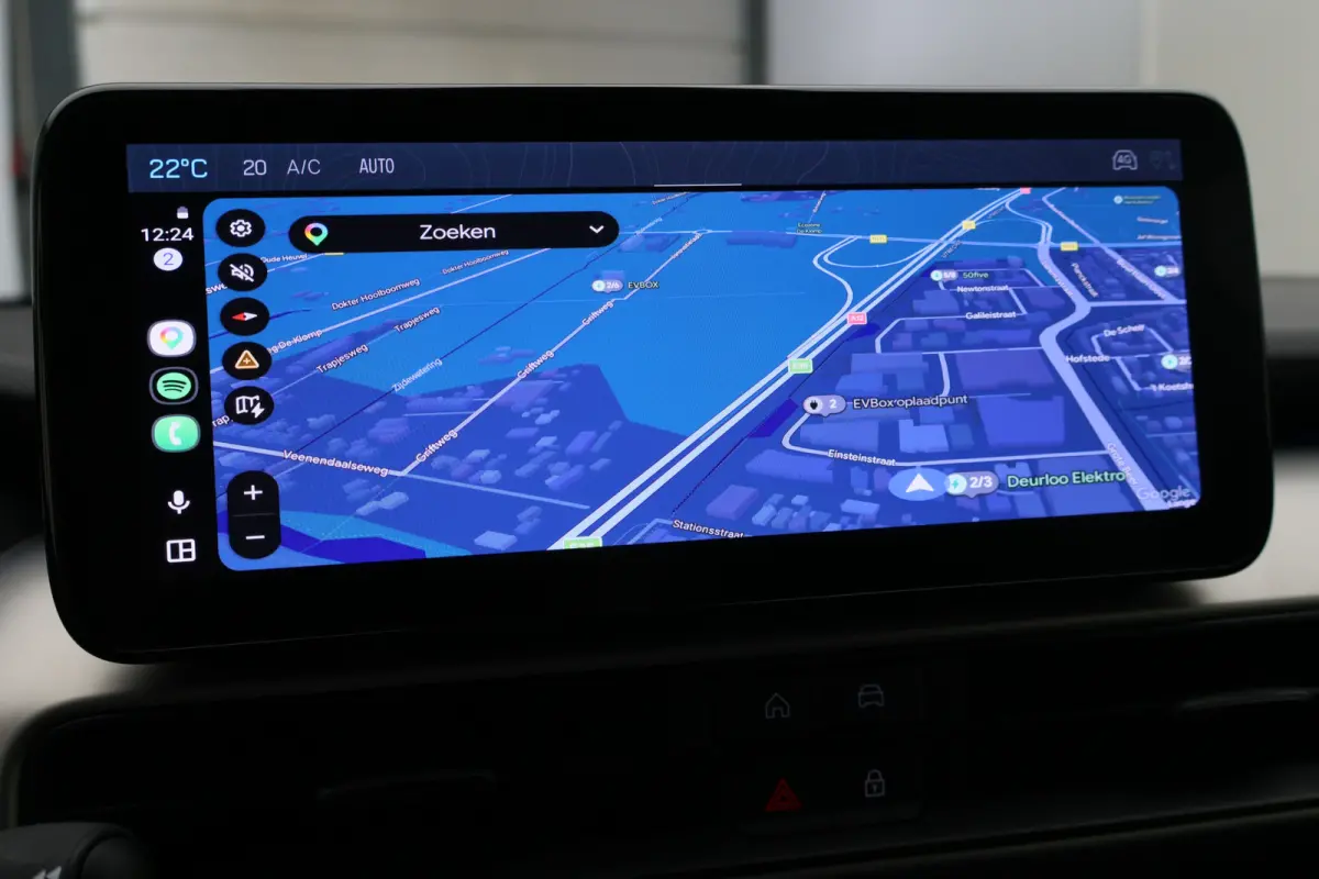 Summit 54 kWh Camera, Apple CarPlay, LED, ACC, Climate Control, 18"