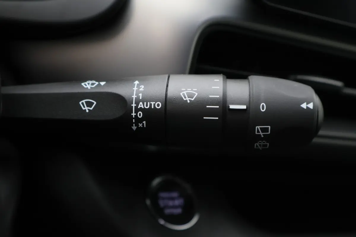 Summit 54 kWh Camera, Apple CarPlay, LED, ACC, Climate Control, 18"
