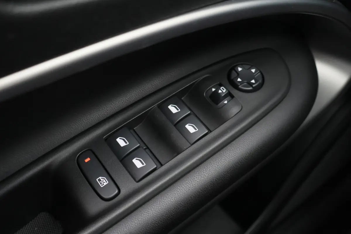 Summit 54 kWh Camera, Apple CarPlay, LED, ACC, Climate Control, 18"