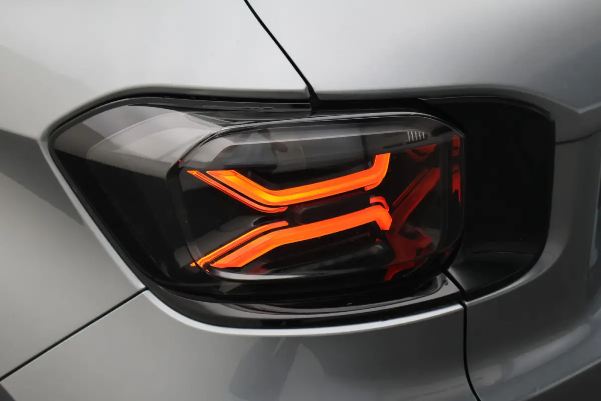 Summit 54 kWh Camera, Apple CarPlay, LED, ACC, Climate Control, 18"