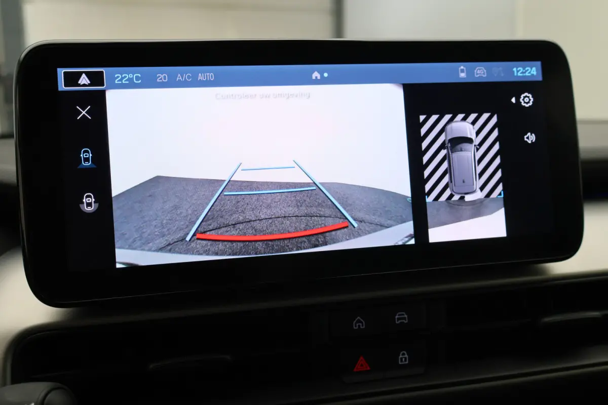 Summit 54 kWh Camera, Apple CarPlay, LED, ACC, Climate Control, 18"