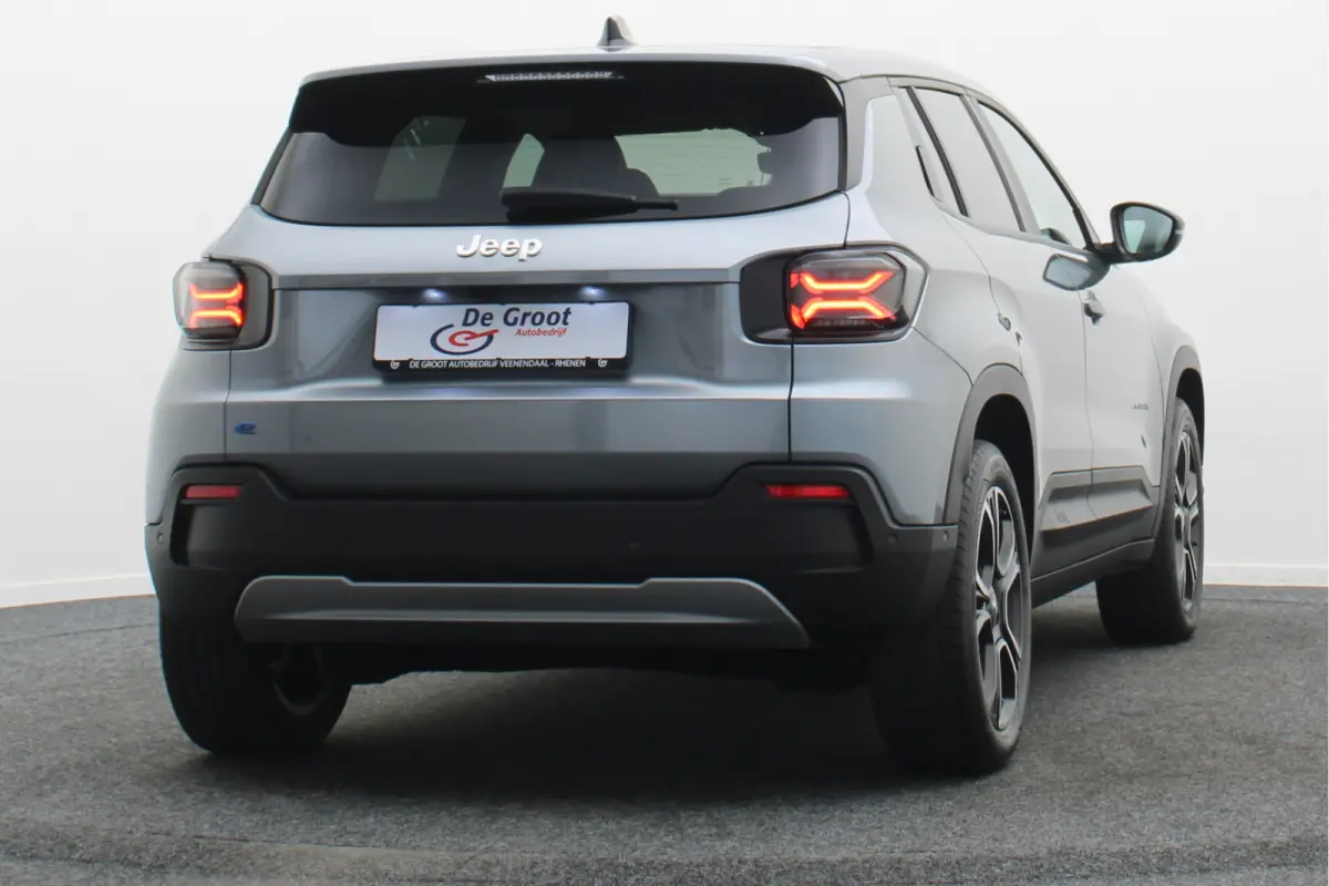 Summit 54 kWh Camera, Apple CarPlay, LED, ACC, Climate Control, 18"