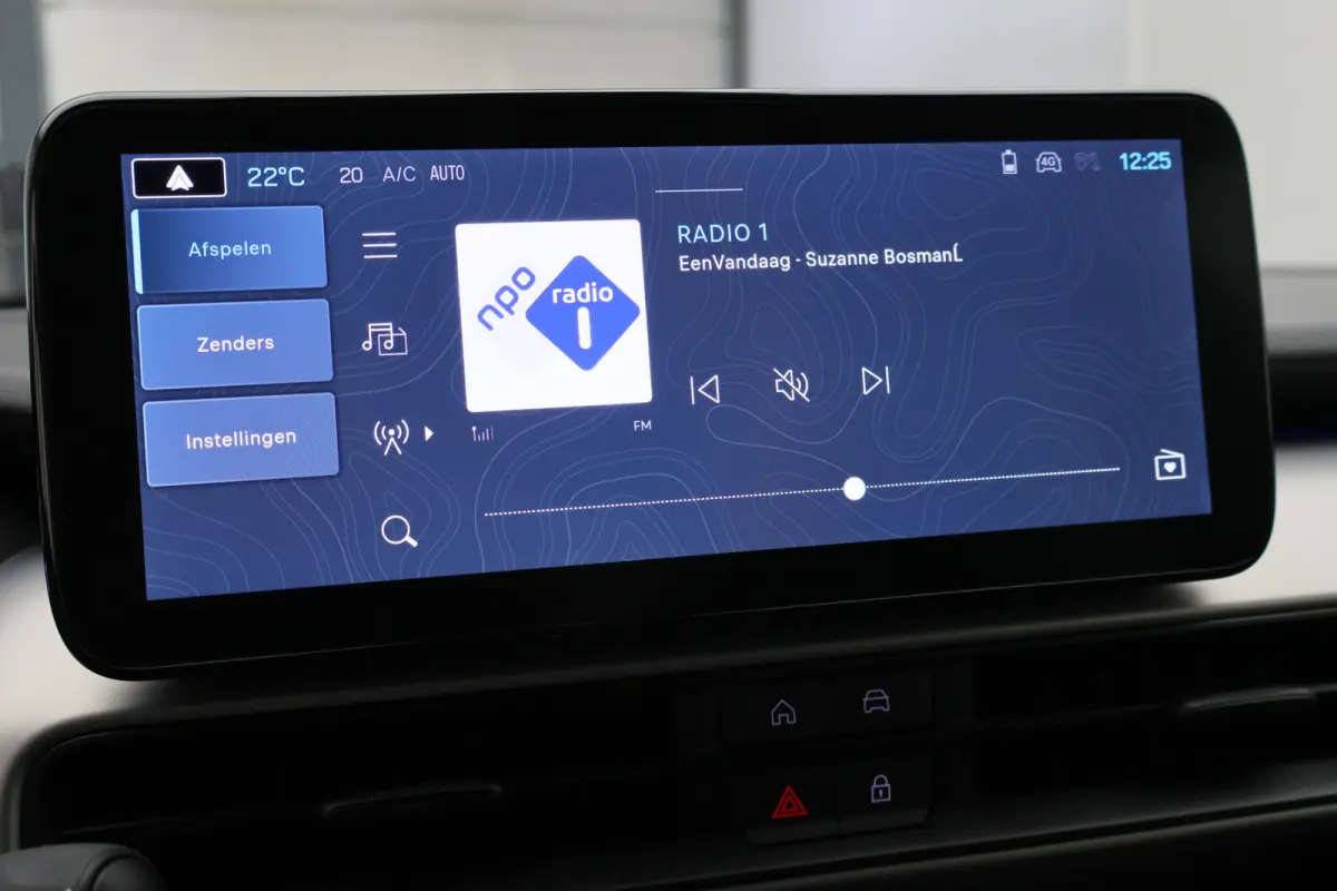 Summit 54 kWh Camera, Apple CarPlay, LED, ACC, Climate Control, 18"