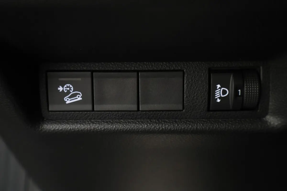 Summit 54 kWh Camera, Apple CarPlay, LED, ACC, Climate Control, 18"