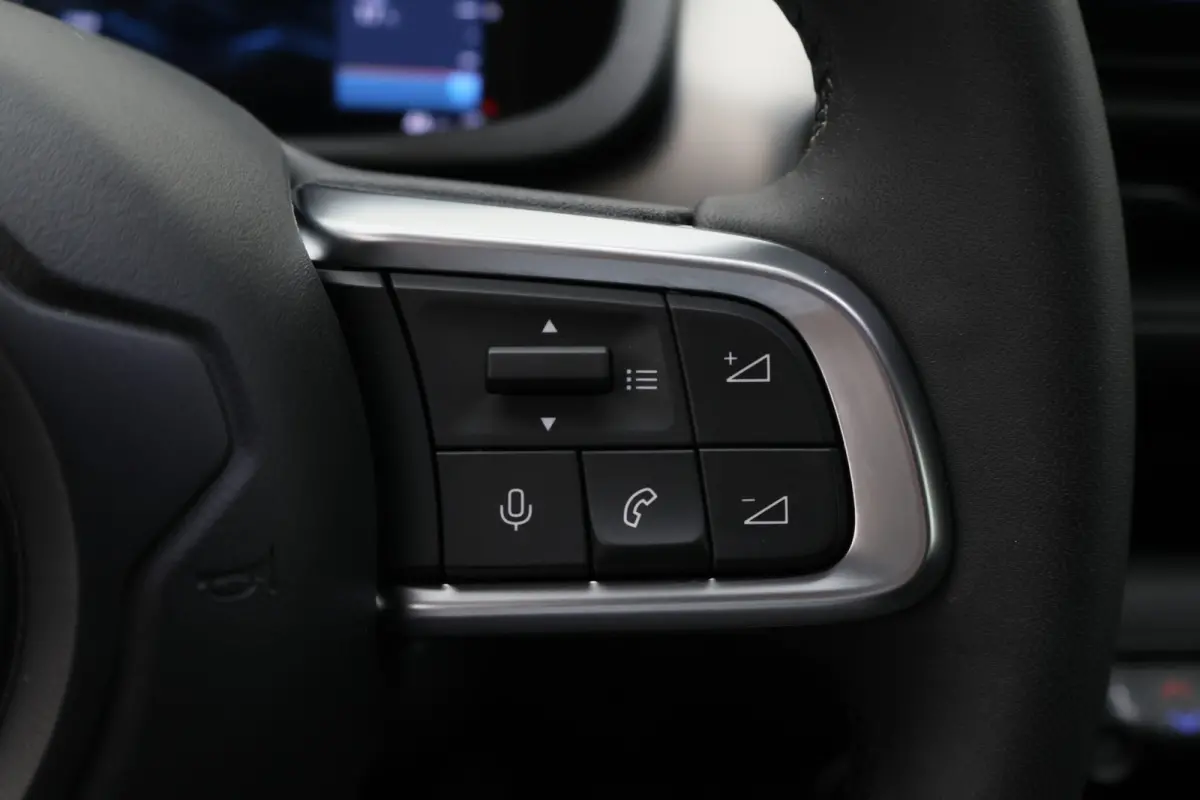 Summit 54 kWh Camera, Apple CarPlay, LED, ACC, Climate Control, 18"