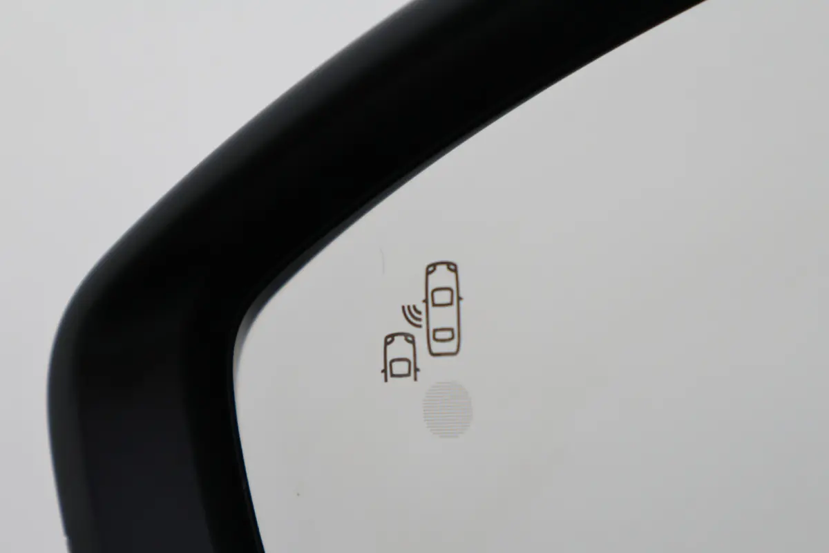 Summit 54 kWh Camera, Apple CarPlay, LED, ACC, Climate Control, 18"
