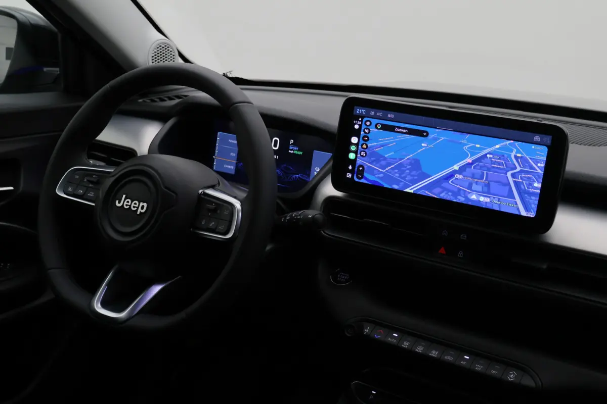 Summit 54 kWh Camera, Apple CarPlay, LED, ACC, Climate Control, 18"