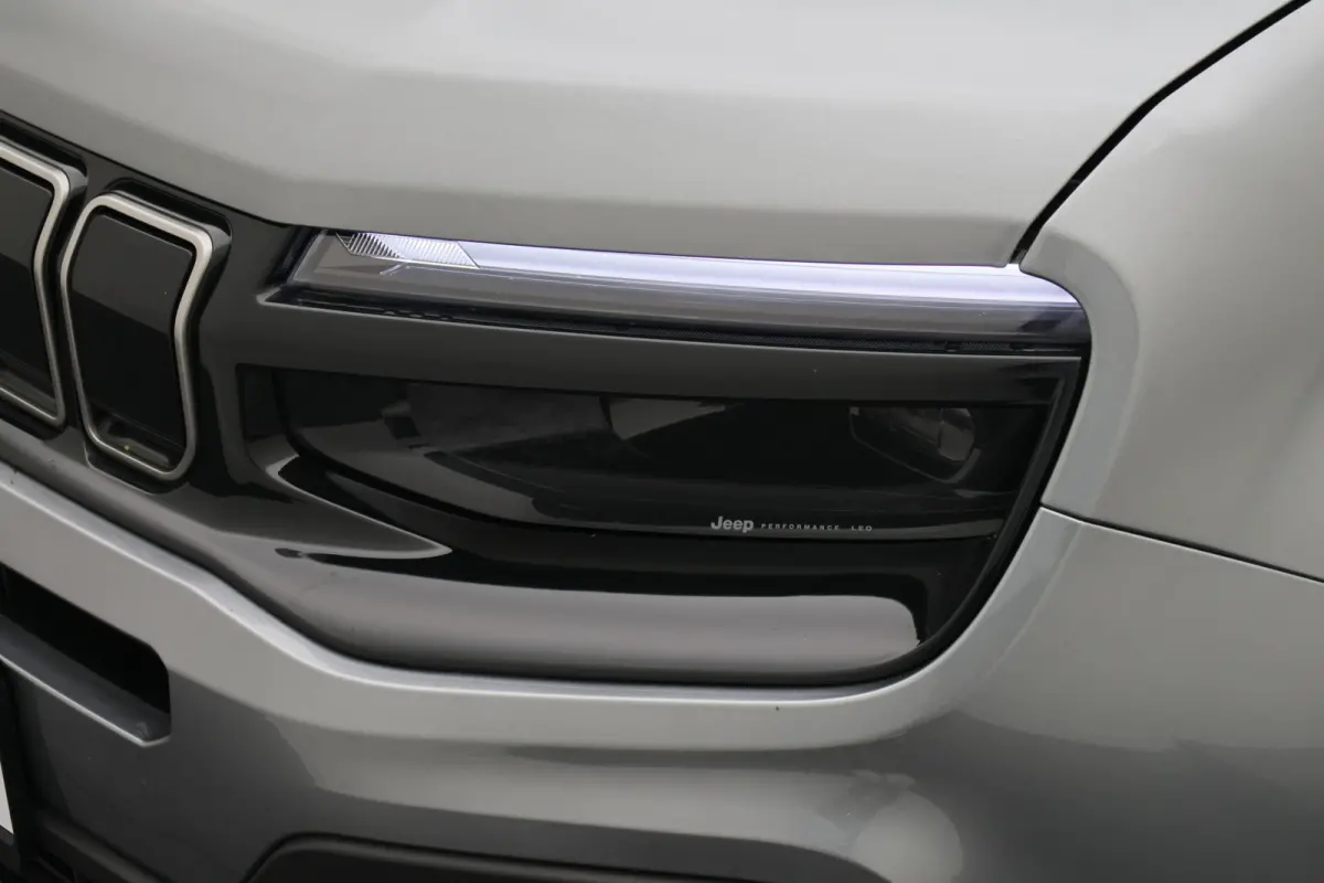 Summit 54 kWh Camera, Apple CarPlay, LED, ACC, Climate Control, 18"