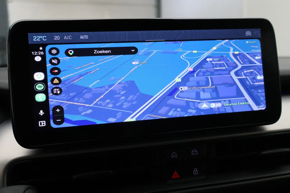 Summit 54 kWh Camera, Apple CarPlay, LED, ACC, Climate Control, 18"