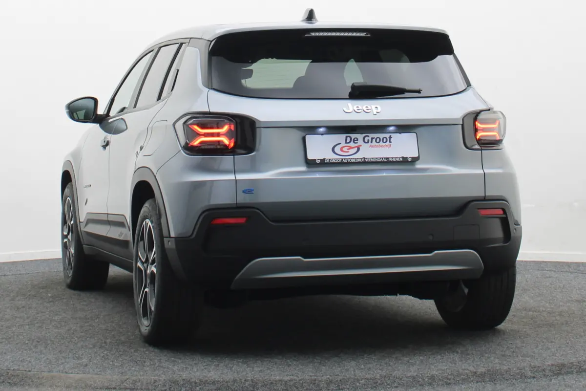 Summit 54 kWh Camera, Apple CarPlay, LED, ACC, Climate Control, 18"