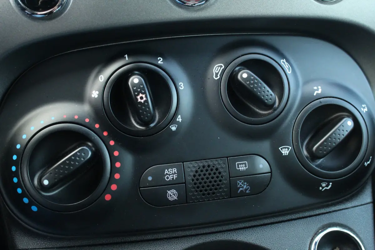 0.9 TwinAir Turbo Sport | Airco | Cruise C. | 15" LMV " | Bluetooth | Ventrale vergr. | Elec. ramen & Sp. | Airco | Cruise C. | 15" LMV " | Bluetooth | Ventrale vergr. | Elec. ramen & Sp. |