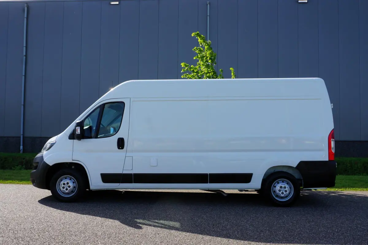 335 2.2 BlueHDi 165 L3H2 Premium Mobiele Werkplaats |Sortimo inrichting |Wandstroom |2 stoelen |2 airbags |Camera |Standkachel |Verwarmde stoelen |EURO6D |165 pk |1e eigenaar