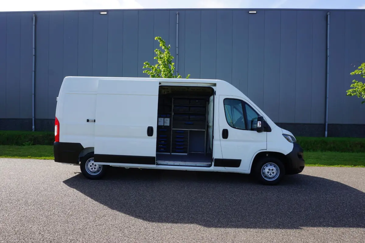 335 2.2 BlueHDi 165 L3H2 Premium Mobiele Werkplaats |Sortimo inrichting |Wandstroom |2 stoelen |2 airbags |Camera |Standkachel |Verwarmde stoelen |EURO6D |165 pk |1e eigenaar