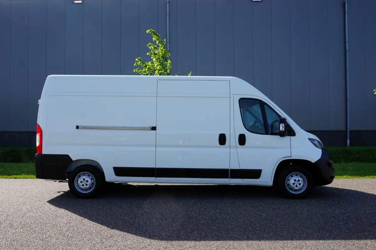 335 2.2 BlueHDi 165 L3H2 Premium Mobiele Werkplaats |Sortimo inrichting |Wandstroom |2 stoelen |2 airbags |Camera |Standkachel |Verwarmde stoelen |EURO6D |165 pk |1e eigenaar