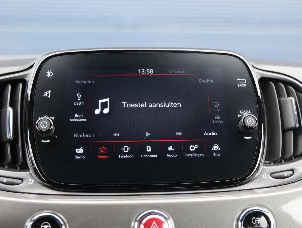 1.0 Hybrid Club | 1ste eigenaar | Climate | Privacy Glass | AppleCarPlay | Cruise Control