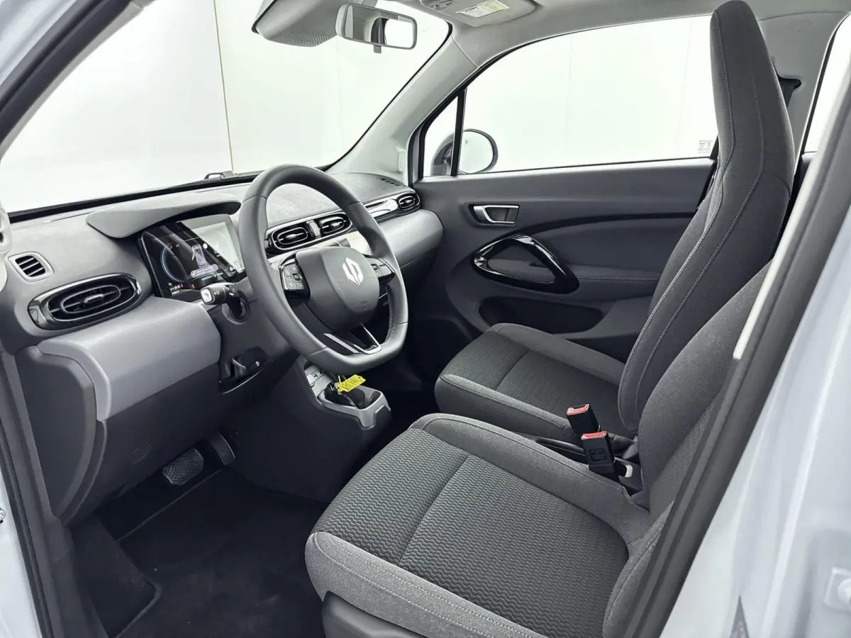 Design 37.3 kWh 95pk | Lage kilometerstand! | 265km WLTP Actieradius | Navigatie | Panoramadak | Achteruitrijcamera | Adaptieve Cruise Control | Climate Control | Parkeersensoren | Bluetooth