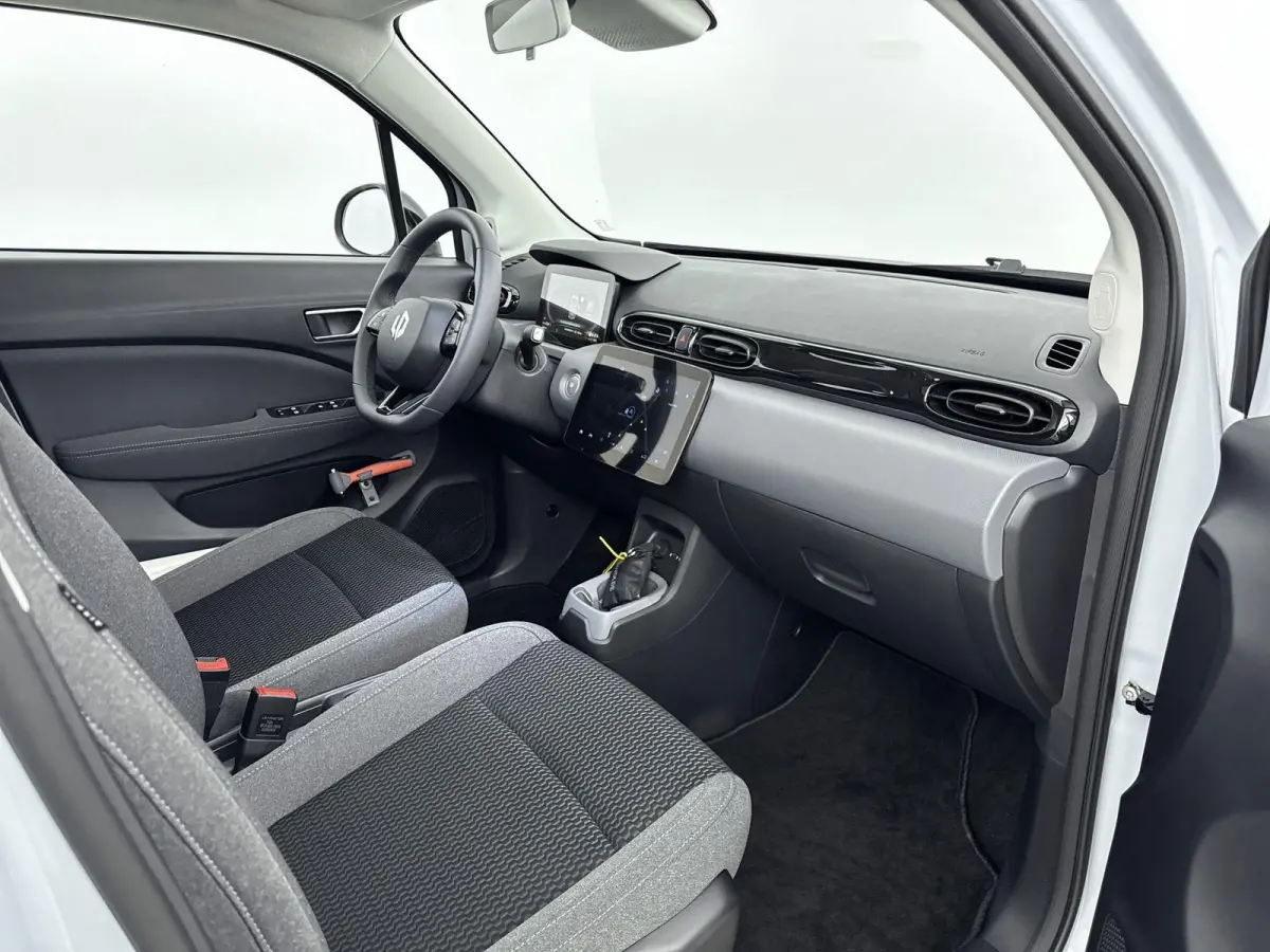 Design 37.3 kWh 95pk | Lage kilometerstand! | 265km WLTP Actieradius | Navigatie | Panoramadak | Achteruitrijcamera | Adaptieve Cruise Control | Climate Control | Parkeersensoren | Bluetooth